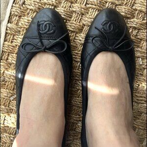 Chanel Black Quilted Lambskin CC Logo Ballet Flats 38.5